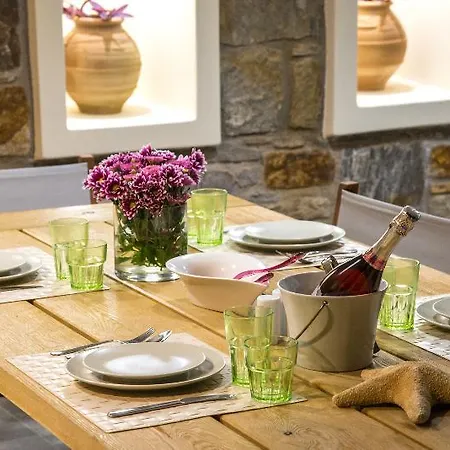 Naxos Rock Villas *
